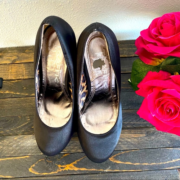 Traffic Satin Pumps (Size 6).🌹 - Picture 3 of 16